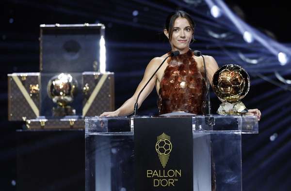 邦马蒂三度加冕欧洲女足金球奖 坦言团队荣誉非唯一标准