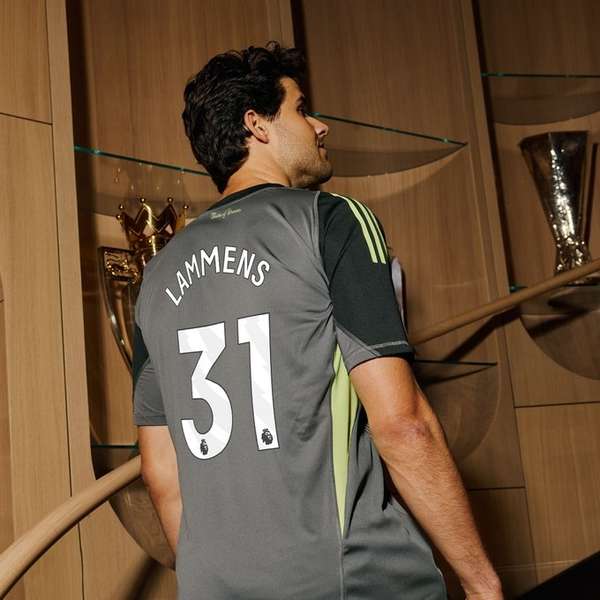 红魔新门神拉门斯首秀零封 训练加练细节曝光