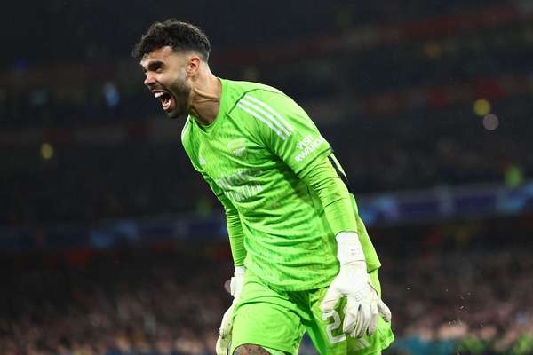 西班牙门将之争白热化：拉亚零封数据领跑英超 但国家队席位仍存变数