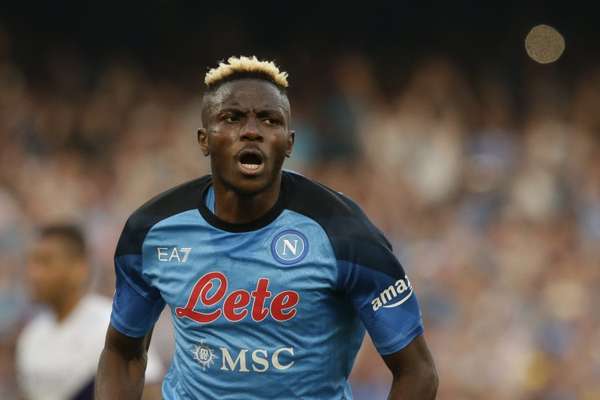 奥斯梅恩怒斥那不勒斯背信弃义：种族歧视风波与破裂的"君子协定"